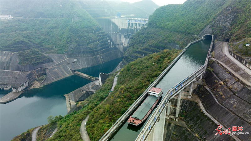 Guizhou : des navires sur un viaduc !