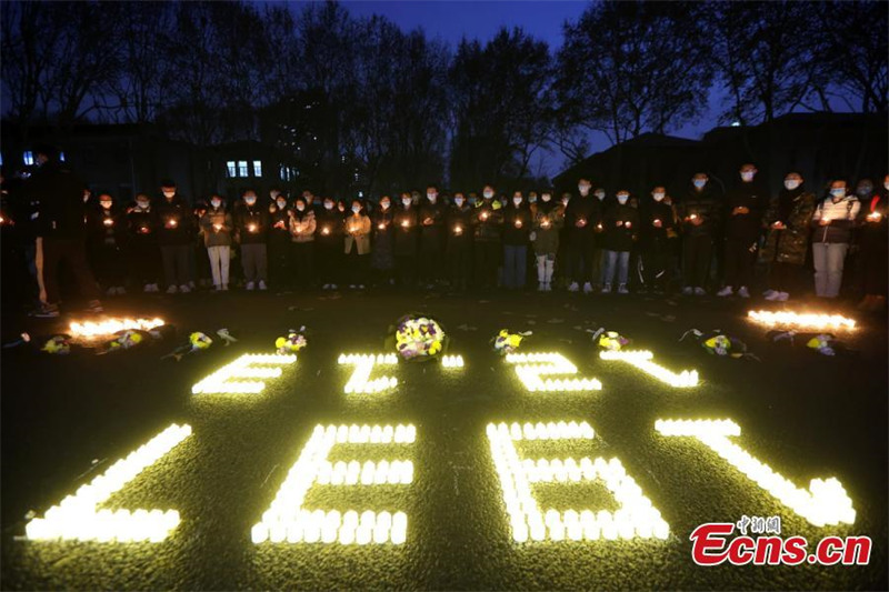 Nanjing : les étudiants rendent hommage aux victimes du massacre de 1937