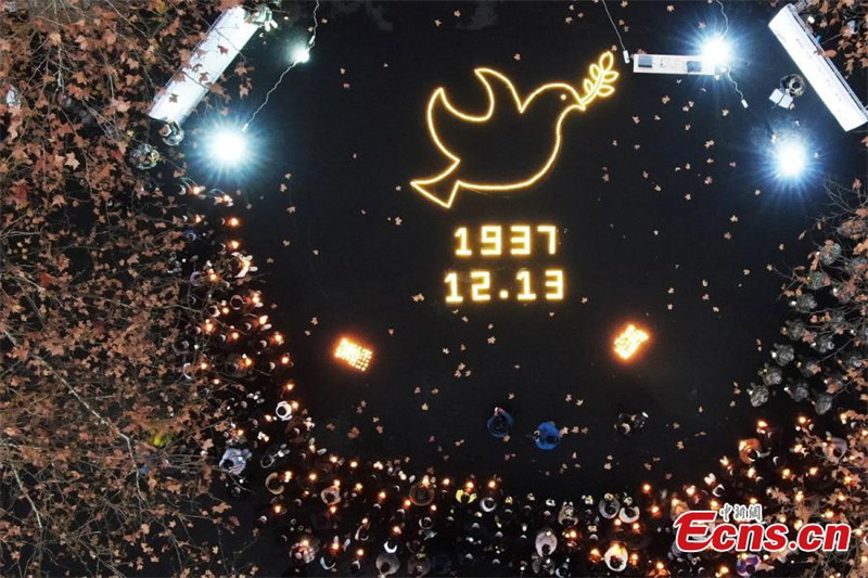 Nanjing : les étudiants rendent hommage aux victimes du massacre de 1937