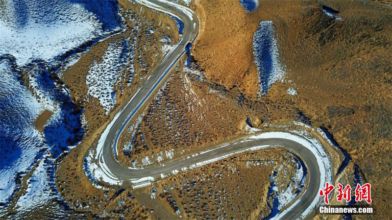 Les routes rurales du Xinjiang vues du ciel