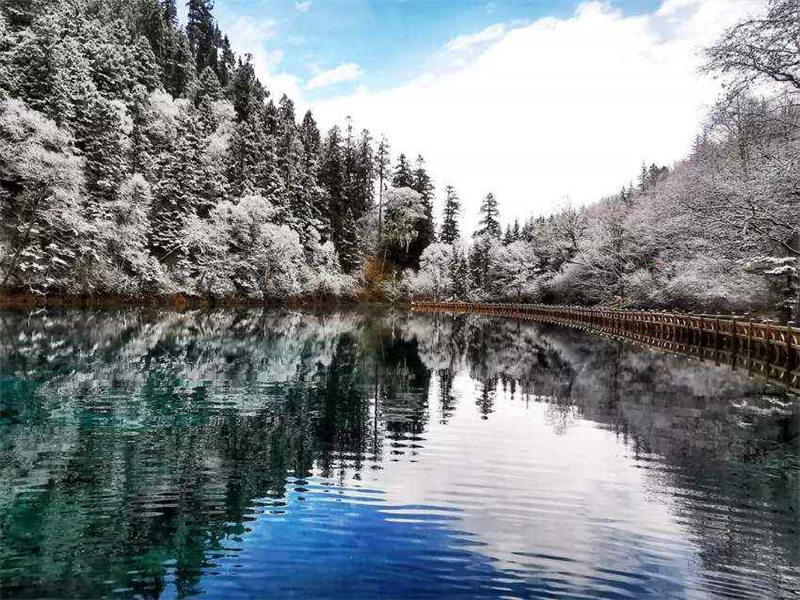 La danse des neiges de la vallée de Jiuzhaigou