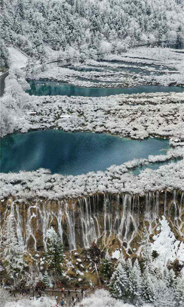 La danse des neiges de la vallée de Jiuzhaigou