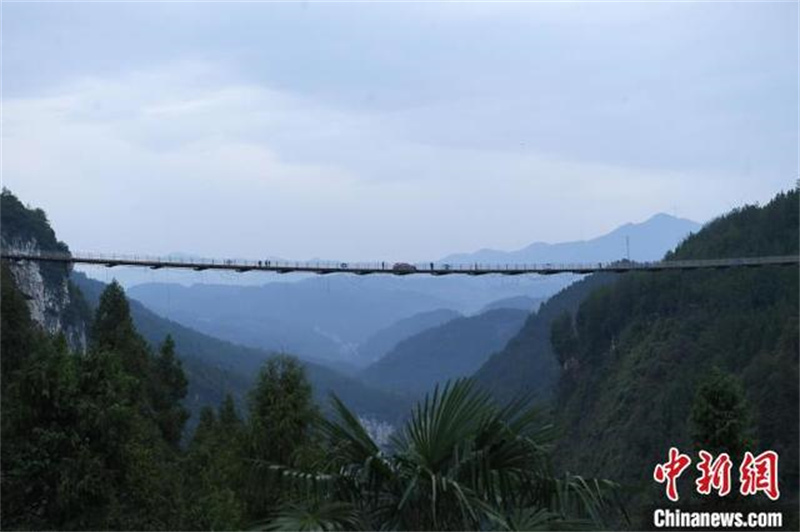 Un pont de téléphérique émerge dans le ciel de Chongqing