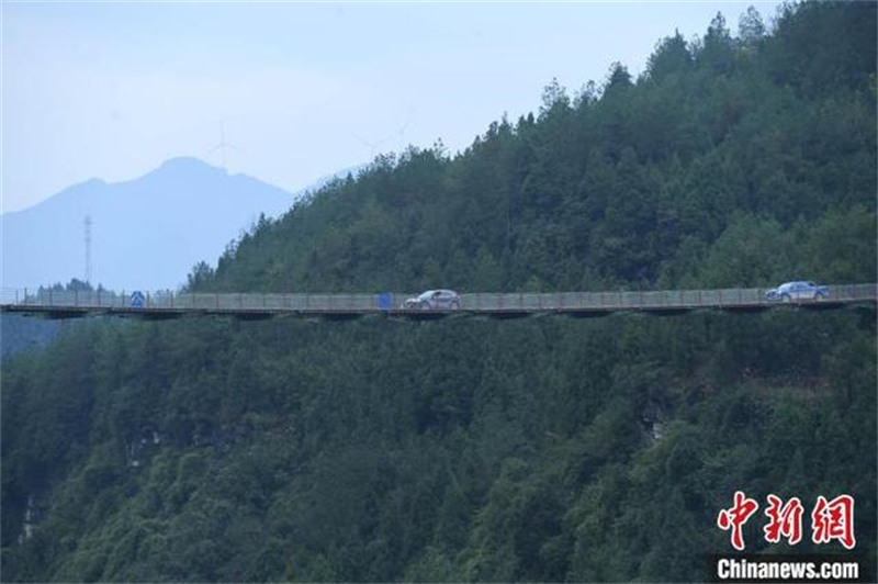 Un pont de téléphérique émerge dans le ciel de Chongqing