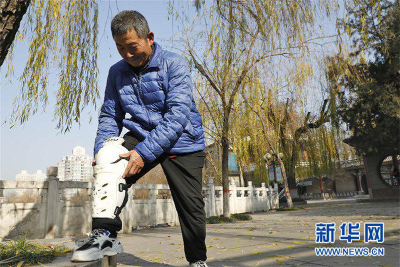 Lao Cao et son équipe senior de hockey sur glace 