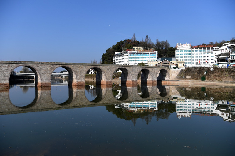 Huangshan, dans la province de l'Anhui : le projet de réparation du pont Zhenhai de la dynastie Ming a obtenu l'acceptation d'achèvement