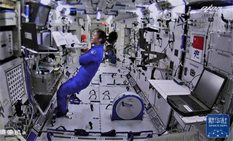 Deuxièmes activités extravéhiculaires pour les ta?konautes de Shenzhou-13