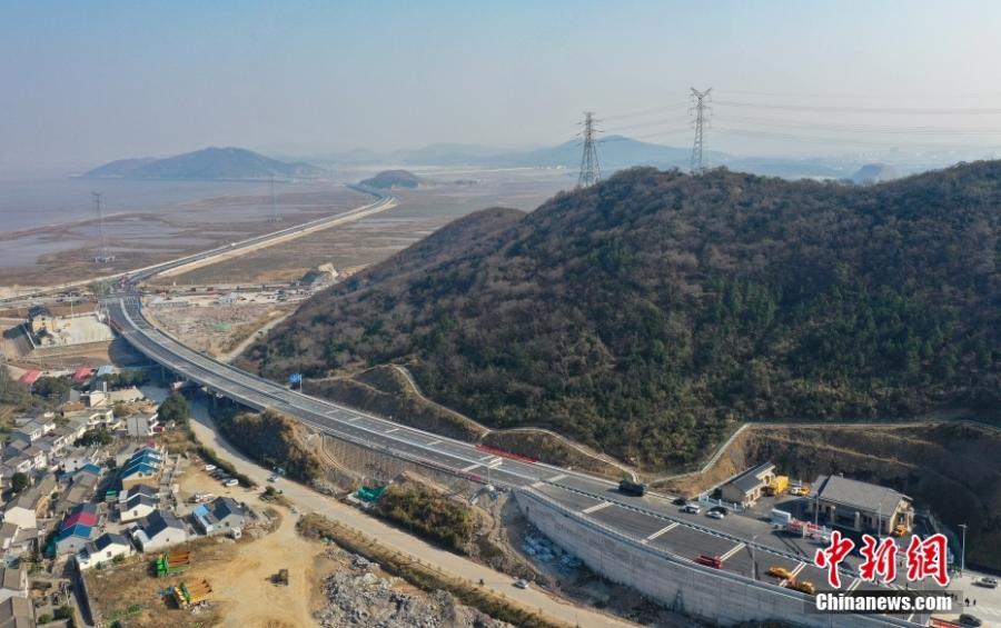 Ouverture d'un grand pont maritime dans l'est de la Chine