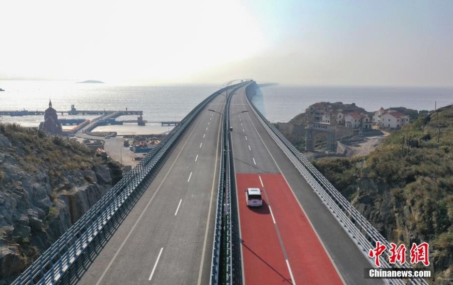 Ouverture d'un grand pont maritime dans l'est de la Chine