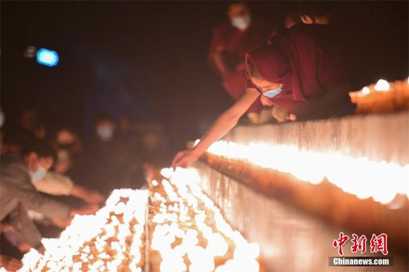 La Journée de la lampe à beurre célébrée à Lhassa, au Tibet