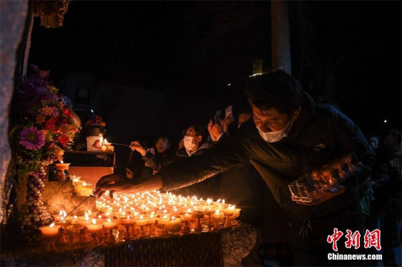 La Journée de la lampe à beurre célébrée à Lhassa, au Tibet