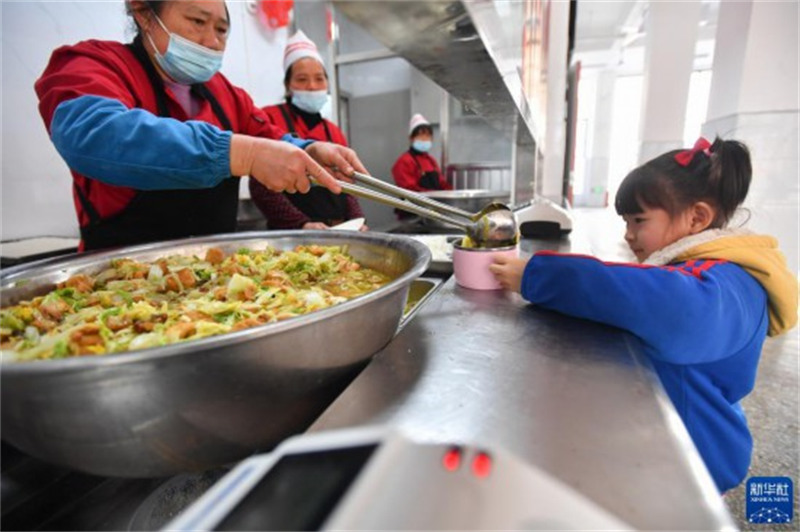 Hunan : une cuisine prépare des aliments nutritionnels pour les ? jeunes pousses ?