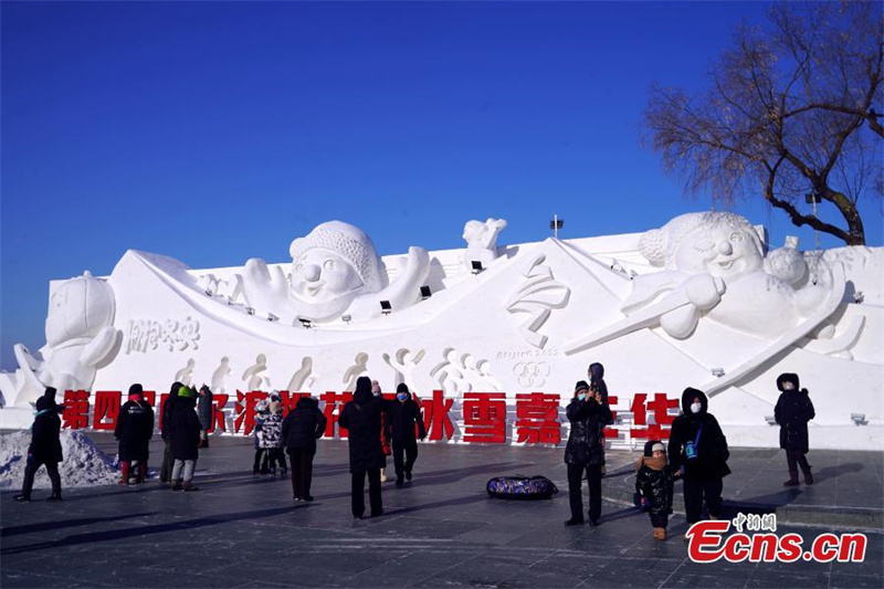 Harbin : des sculptures de glace et de neige sur le thème des JO d'hiver