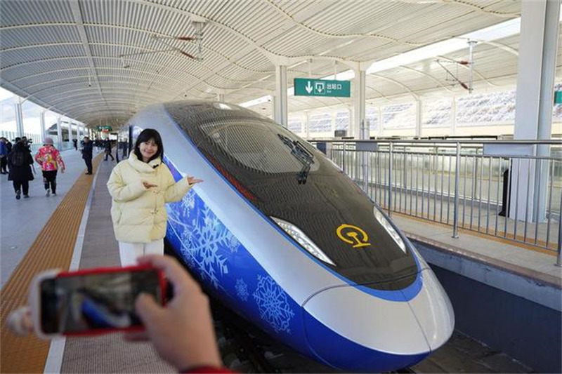 Le train à grande vitesse con?u pour les JO d'hiver de Beijing effectue son premier voyage