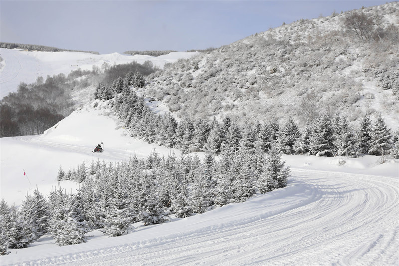 A Zhangjiakou du Hebei, les sites des Jeux olympiques d'hiver voient leurs premières chutes de neige de 2022