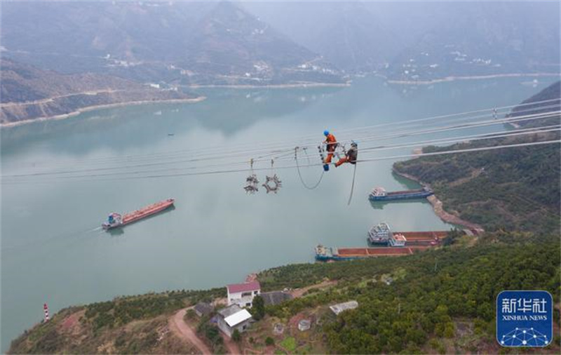 Jiangsu : la construction du projet de ligne de transmission électrique à ultra haute tension bat son plein