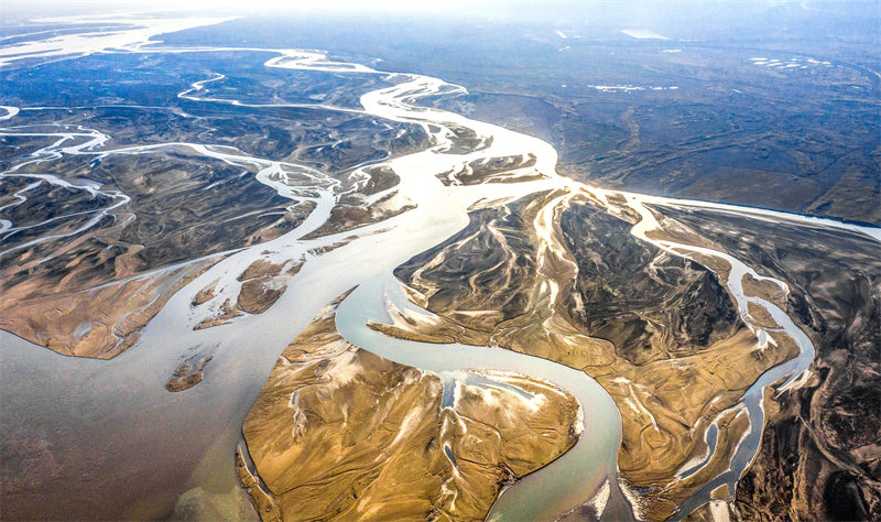 Dans le district de Wanrong de la province du Shanxi, le fleuve Jaune est pittoresque en hiver