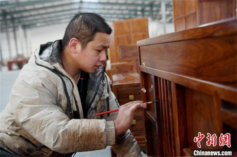 Le développement vigoureux de l'industrie des meubles en acajou du Hebei