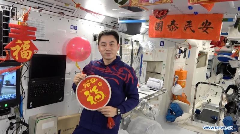 Les ta?konautes saluent les Chinois de l'espace à l'occasion du Nouvel An lunaire