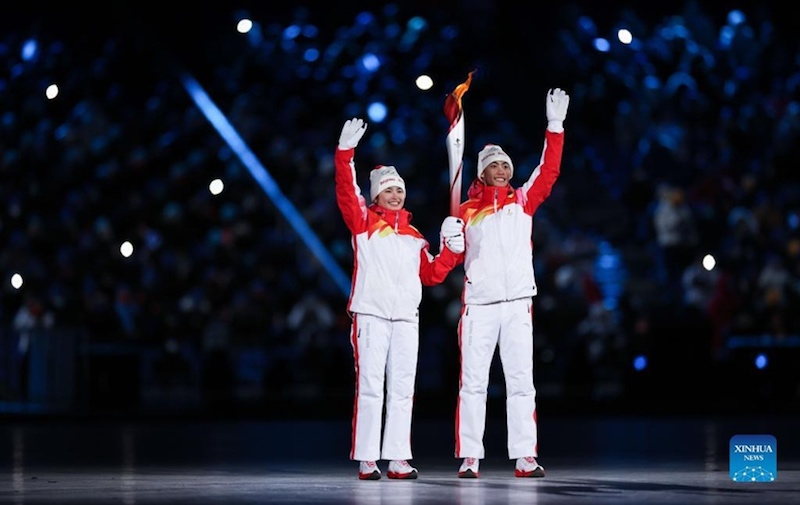 Dinigel, la jeune fille du Xinjiang qui a allumé la torche des Jeux olympiques d'hiver, impatiente d'entrer dans l'histoire