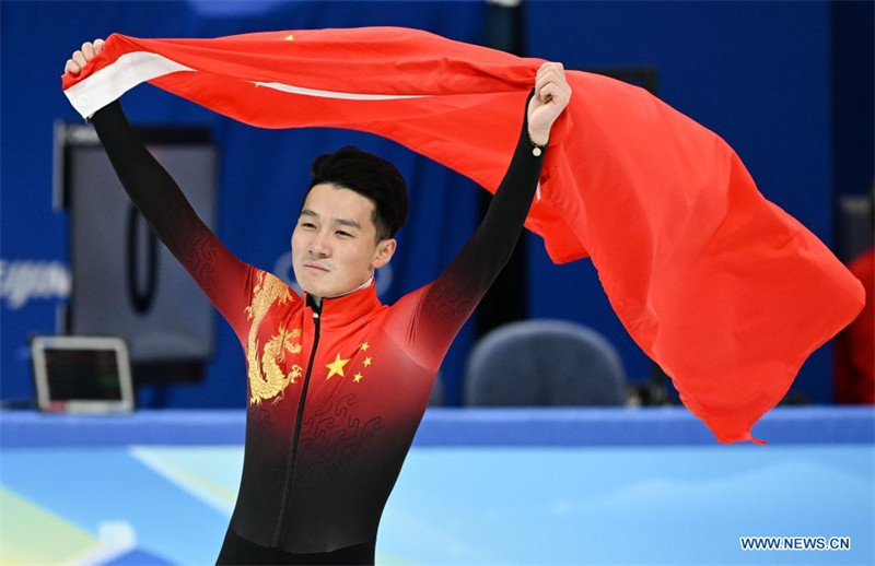 (BEIJING 2022) Ren Ziwei remporte la médaille d'or de patinage de vitesse short track du 1.000 mètres hommes