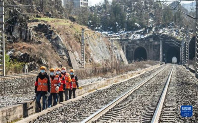 Les ? médecins ? des chemins de fer du mont Meihua