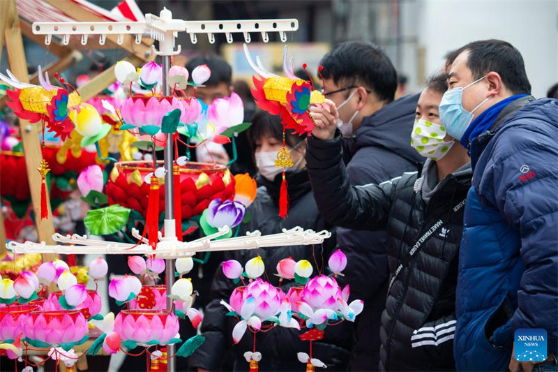 Divers événements organisés à travers la Chine pour célébrer le prochain Festival des lanternes