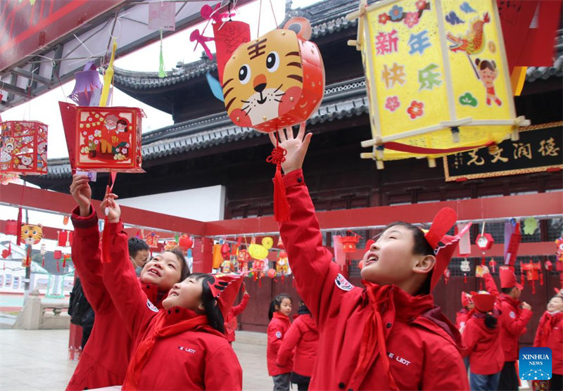 Divers événements organisés à travers la Chine pour célébrer le prochain Festival des lanternes