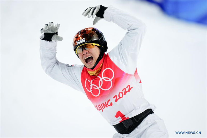 (BEIJING 2022) La Chinoise Xu Mengtao remporte la médaille d'or en saut acrobatique femmes