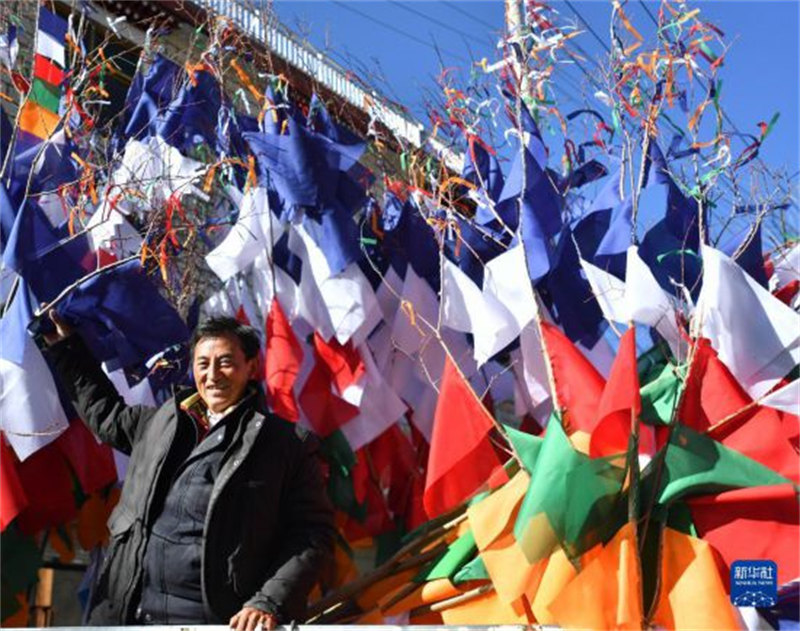 Le marché du Nouvel An bat son plein à Lhassa, au Tibet