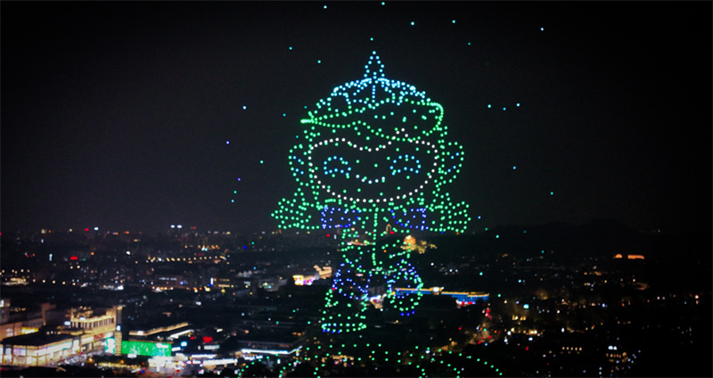 Des milliers de drones brillent dans le ciel nocturne de Hangzhou pour accueillir les Jeux asiatiques