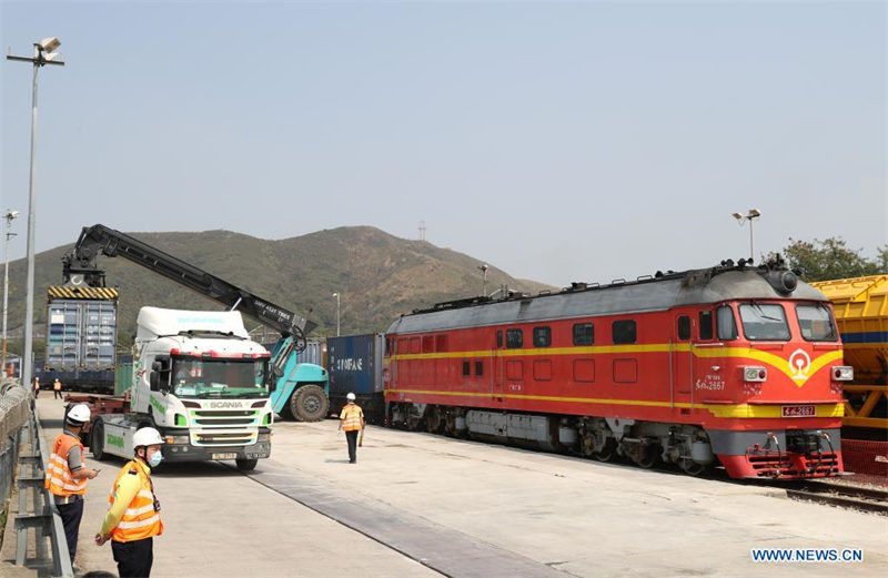 (COVID-19) Départ d'un train de fret chargé des matériel anti-virus à Hong Kong