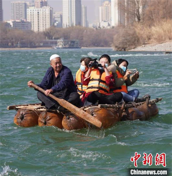 Un héritier du patrimoine culturel immatériel des bateaux en peau de mouton fidèle à son art depuis plus de 50 ans