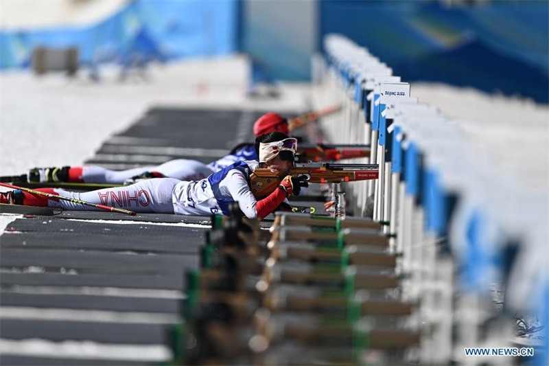 Guo Yujie championne de para biathlon femmes sprint debout aux Jeux paralympiques d'hiver de Beijing