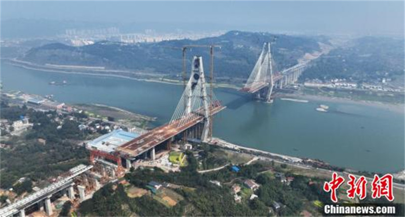 Sichuan : la construction du pont Yibin Lingang à double usage sur le fleuve Yangtsé