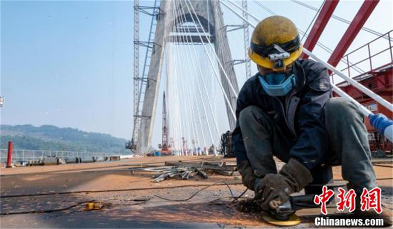 Sichuan : la construction du pont Yibin Lingang à double usage sur le fleuve Yangtsé