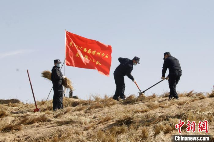 Le Gansu lutte contre l'avancée du désert de Tengger