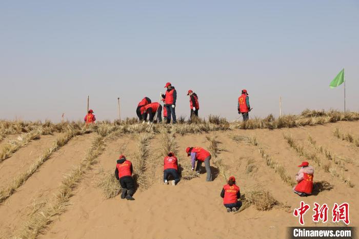 Le Gansu lutte contre l'avancée du désert de Tengger