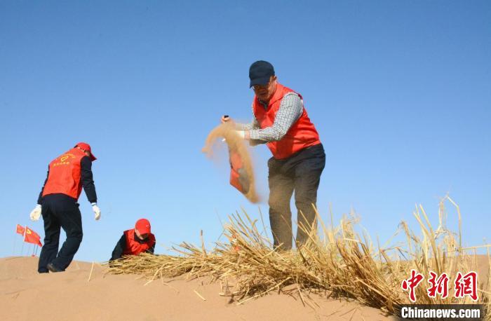 Le Gansu lutte contre l'avancée du désert de Tengger