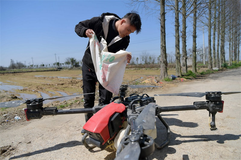 Découvrez les ? labours de printemps intelligents ? sur la plaine du lac Poyang