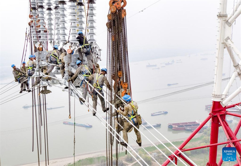 La section de l'Anhui de la ligne de transport d'électricité Baihetan-Jiangsu achevée