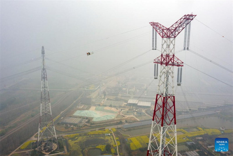 La section de l'Anhui de la ligne de transport d'électricité Baihetan-Jiangsu achevée