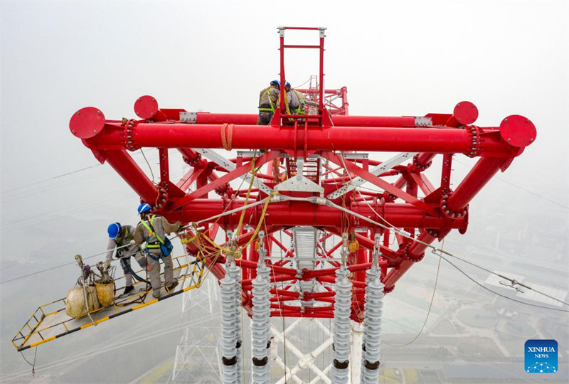 La section de l'Anhui de la ligne de transport d'électricité Baihetan-Jiangsu achevée