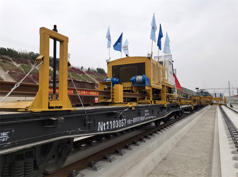 L'installation des voies de premier chemin de fer maritime à grande vitesse Fuzhou-Xiamen a commencé