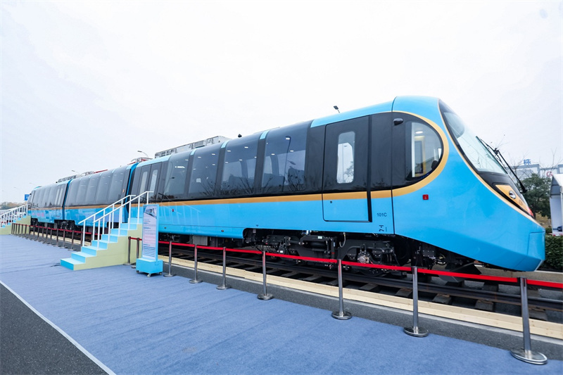 Une ligne ferroviaire touristique de montagne en construction dans le Yunnan