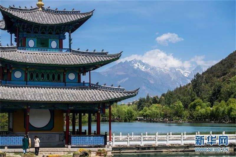 Une ligne ferroviaire touristique de montagne en construction dans le Yunnan