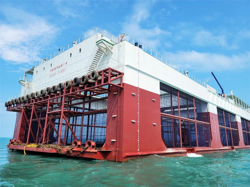 La première installation piscicole semi-submersible et pélagique installée dans la province de Hainan