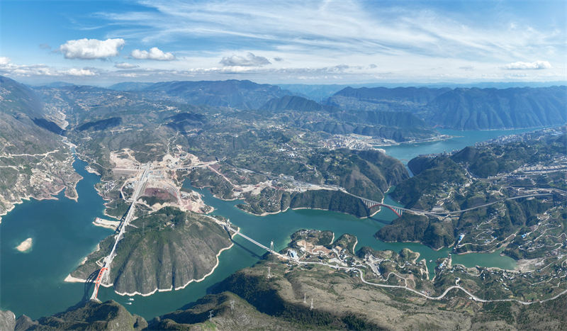 Chongqing : les grands ponts sur le fleuve Yangtsé