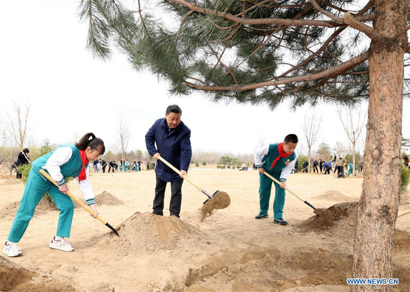 Xi Jinping plante des arbres pour la dixième année en tant que plus haut dirigeant chinois