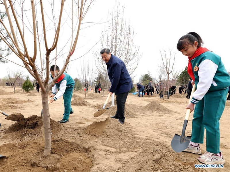 Xi Jinping plante des arbres pour la dixième année en tant que plus haut dirigeant chinois